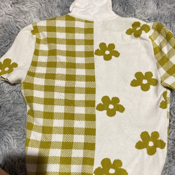 Forever 21, flannel and floral green shirt - Picture 2 of 3